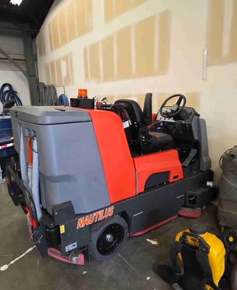 Powerboss-Nautilus-Floor-Scrubber