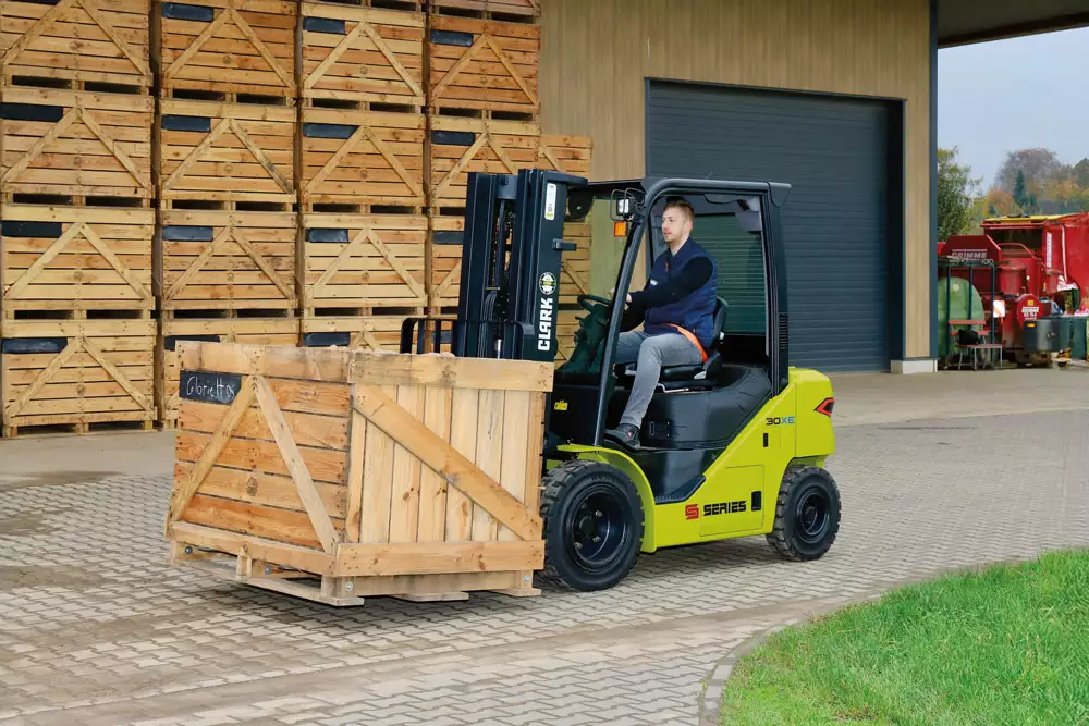 S25XE-Renegade-Forklift