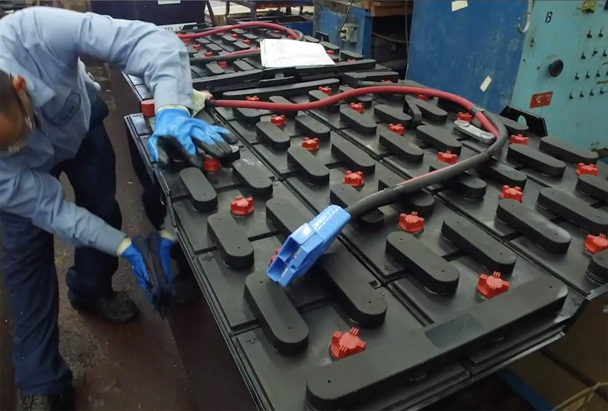 Forklift Battery Restore